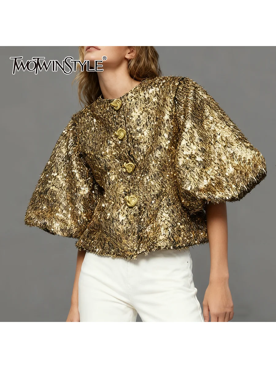 

TWOTWINSTYLE, свободные модные футболки с блестками для женщин, футболка с круглым вырезом и половиной рукавов, лоскутная футболка с золотыми пуговицами, женская новинка