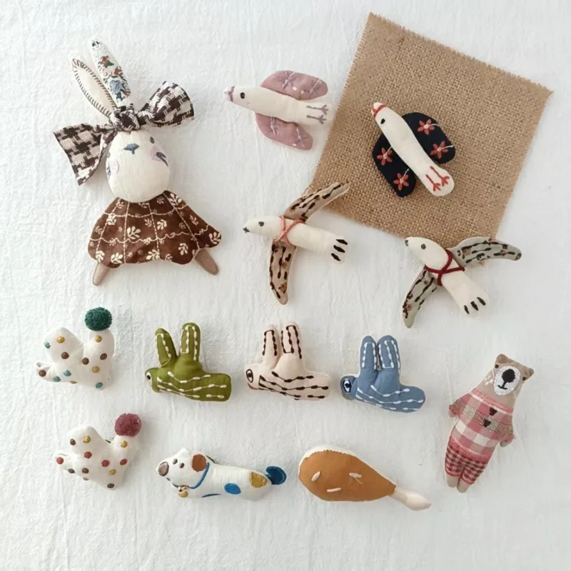 Cartoon Animal Brooch Fabric Plush Embroidered Forest Style Mini Lightweight Cute Pin Assorted Colors Bag Hat Decor Gift Travel
