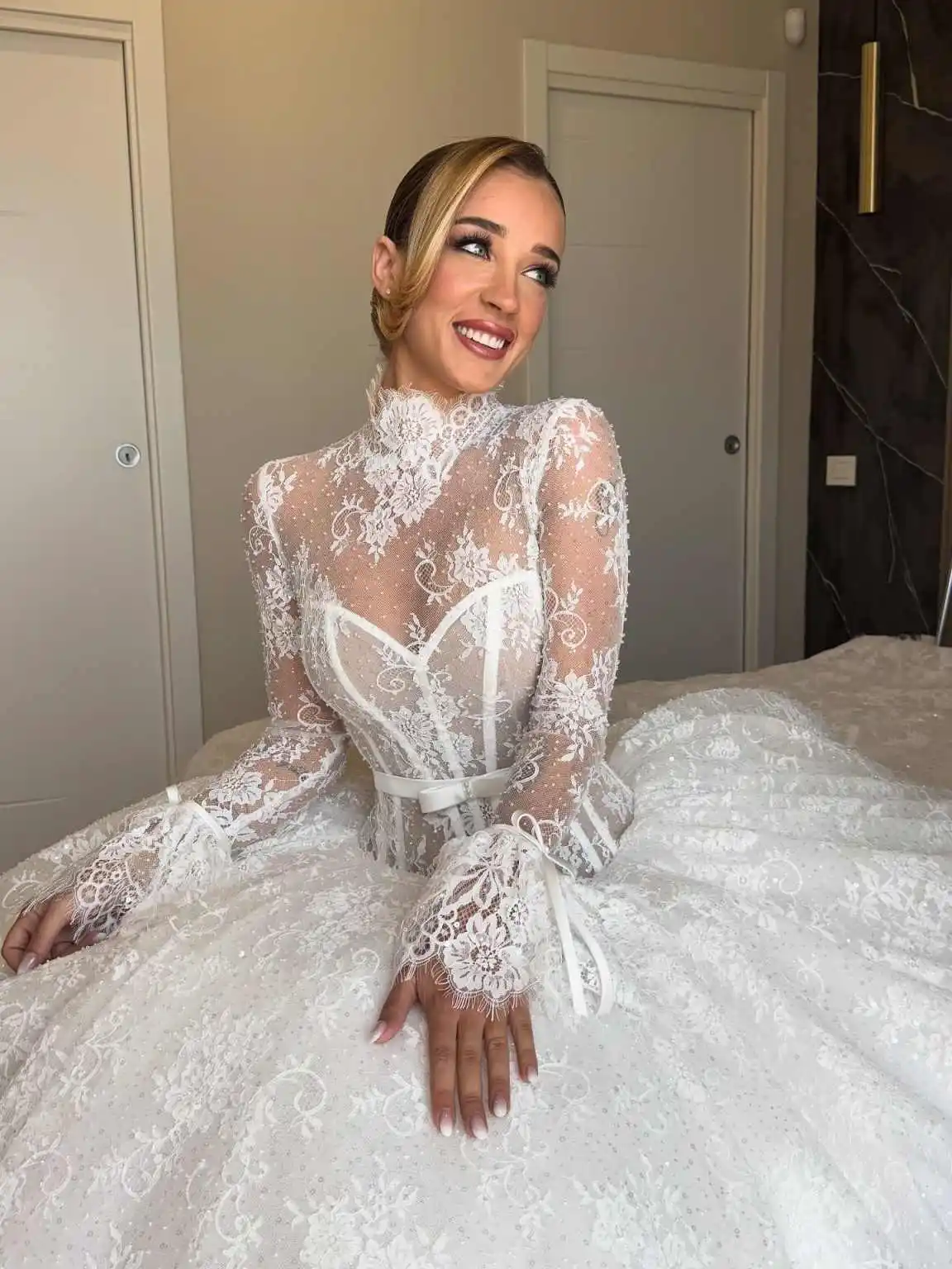 

Stunning High-Neck Ball Gown Wedding Dress Long Lace Bell Sleeves Corset Bodice Formal Bridal Gown Vestido De Novia Customized
