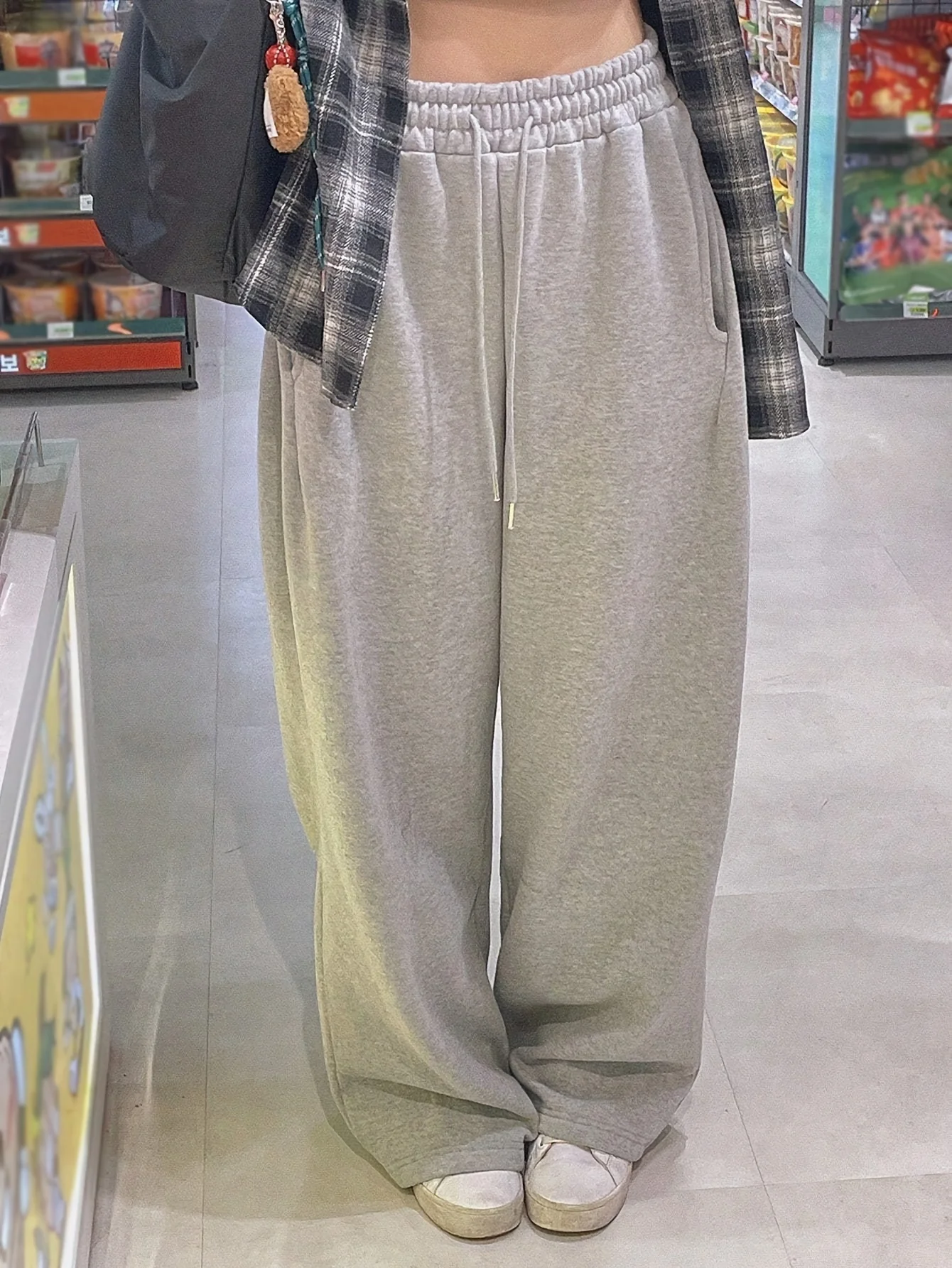 Lässige Damen-Jogginghose mit geradem Bein und Taschen, einfarbig, grau, Kordelzug an der Taille, bequem, stilvoll für Freizeitkleidung