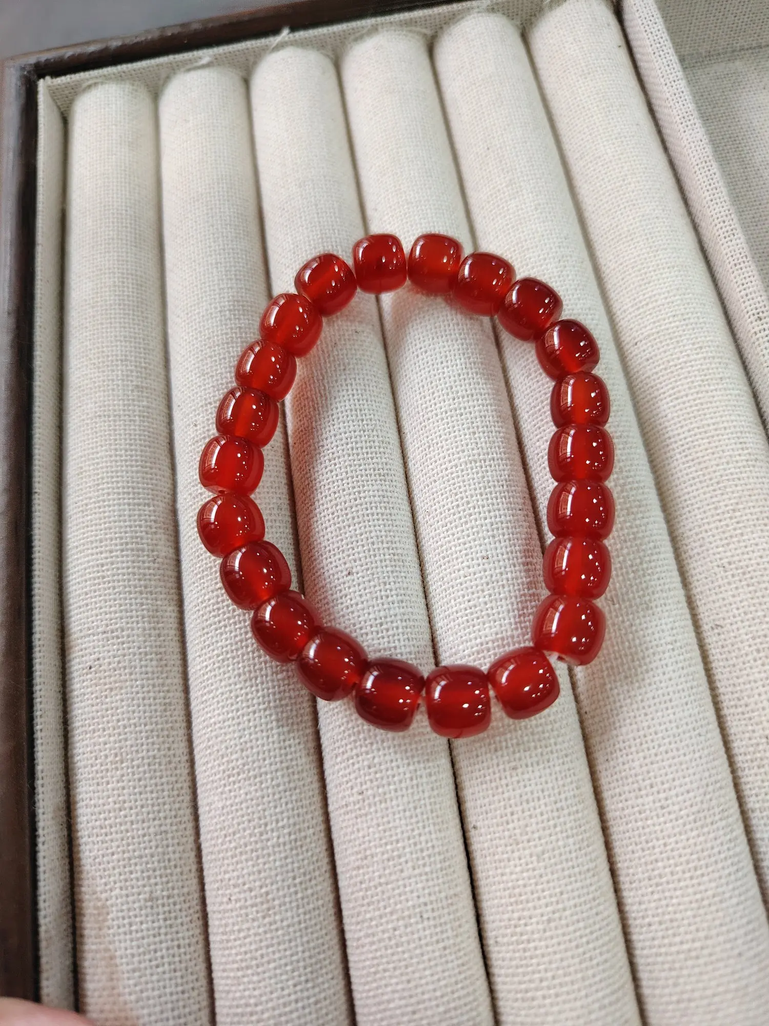 

This exquisite red agate vintage bracelet symbolizes peace and safety. It is a perfect gift for your family and friends