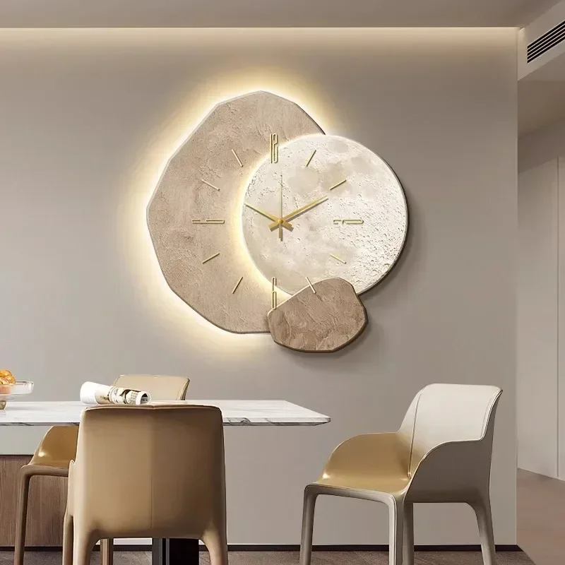 35CM Creative Quiet Indoor Wall Clock Irregular Creative Decorative Clock for The Living Room Decorated Wooden Wall Clock