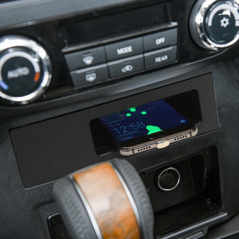 

Car wireless charger 15w fast charger phone charger charging pad charging holder for Mitsubishi Pajero 2006-2016 2017 2018