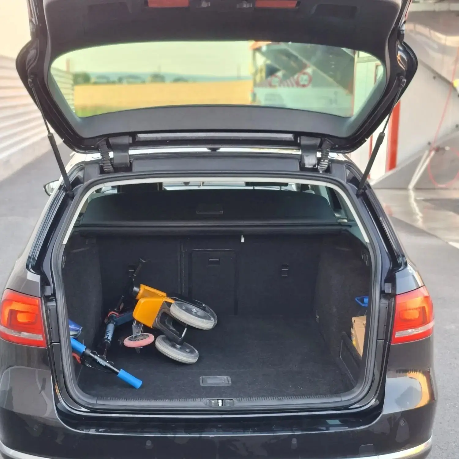 

Auto Struts With Springs For VW Passat Variant (B7) Estate 2010-2015 Rear Tailgate Trunk Boot Lift Supports Shock Damper Rod