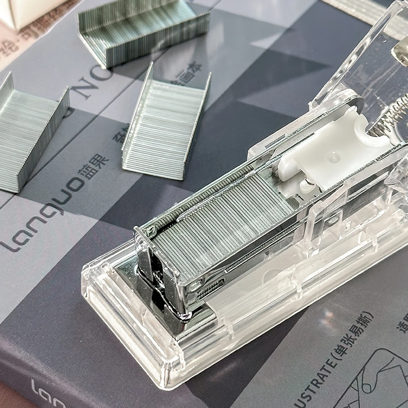 Mini Transparent Color Stapler 1000pcs 26/6 Staples Set Portable Binder Office Binding Tools School F7639