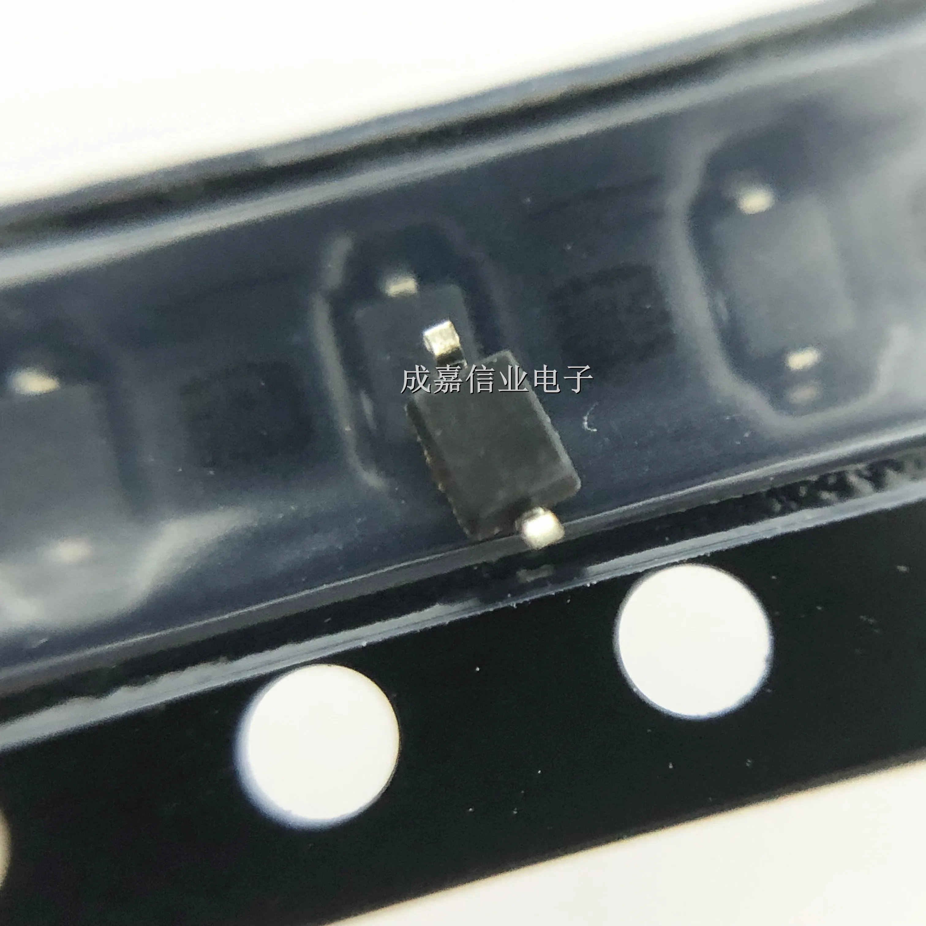 10 قطعة/الوحدة GBLC12C-LF-T7 SOD-323-2 بمناسبة ؛ 2C ثنائي الاتجاه ثابت وحماية من زيادة التيار (TVS/ESD)