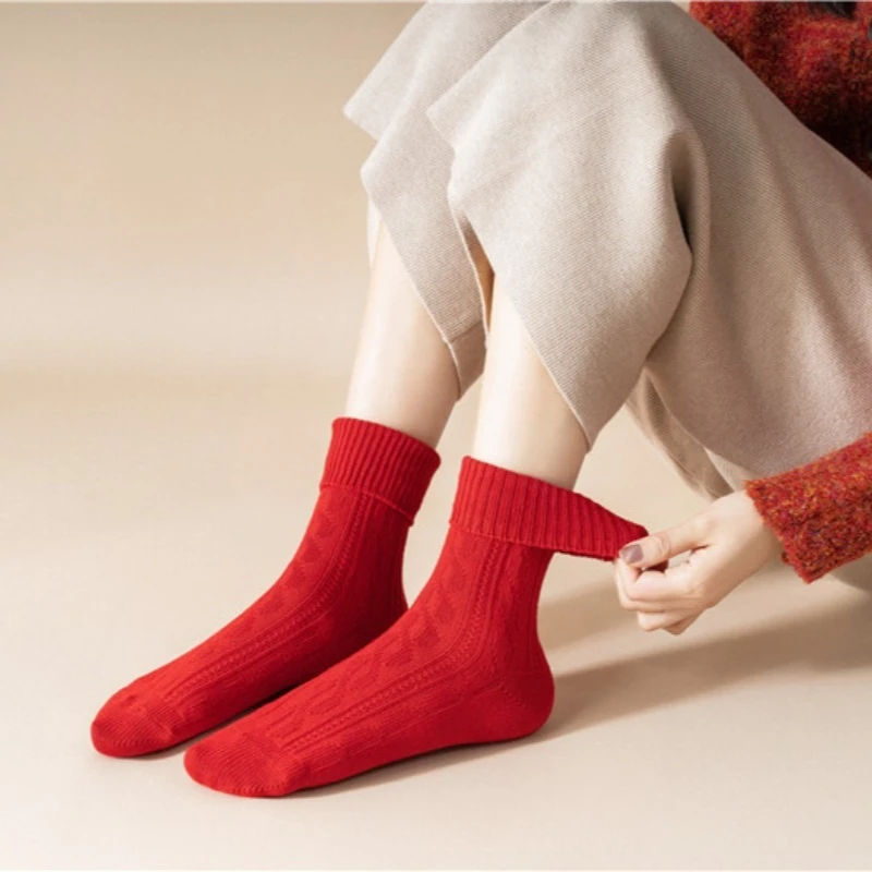 

8 Pairs Autumn and Winter Styles Christmas and New Year Styles Red Festive Mid Tube Socks with Thick Velvet and Warm Long Socks