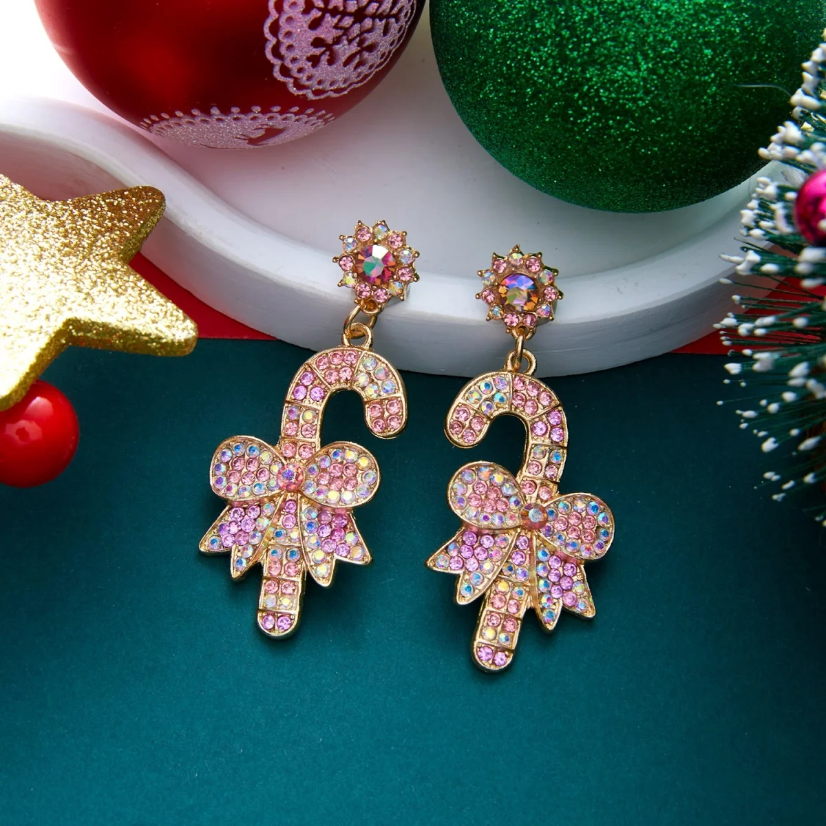Strass-Ohrringe mit rosa Emaille-Weihnachtsmann-Anhänger für Damen, Weihnachtsschneemann, Lebkuchenmann, Krücke, Schneeflocken-Ohrringe, Schmuck – Detail 28