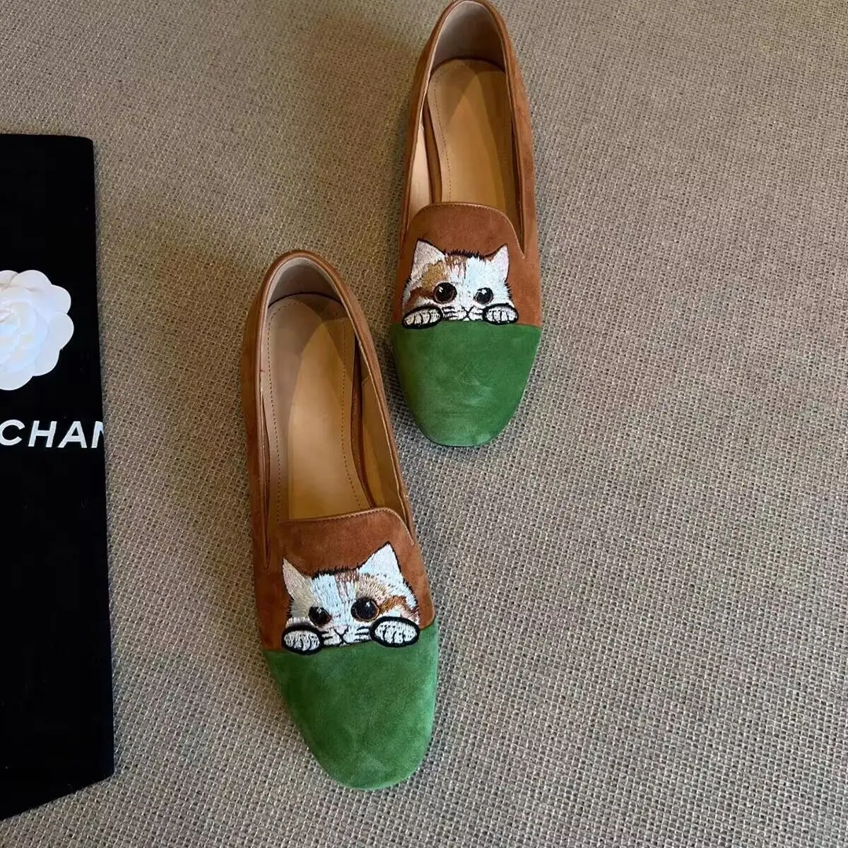 Top Quality Cat Embroidery Slippers Woman Flock Moccasins Non-Slip Animal Kitten Shoes Ladies Square Toe Two-Tones Ballet Flats
