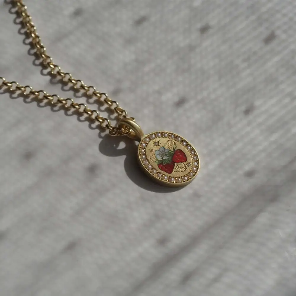 الرجعية النمط الأوروبي الفراولة نمط قلادة التيتانيوم الصلب مذهب الفراولة قلادة فاخرة INS الفراولة سلسلة المختنق #5