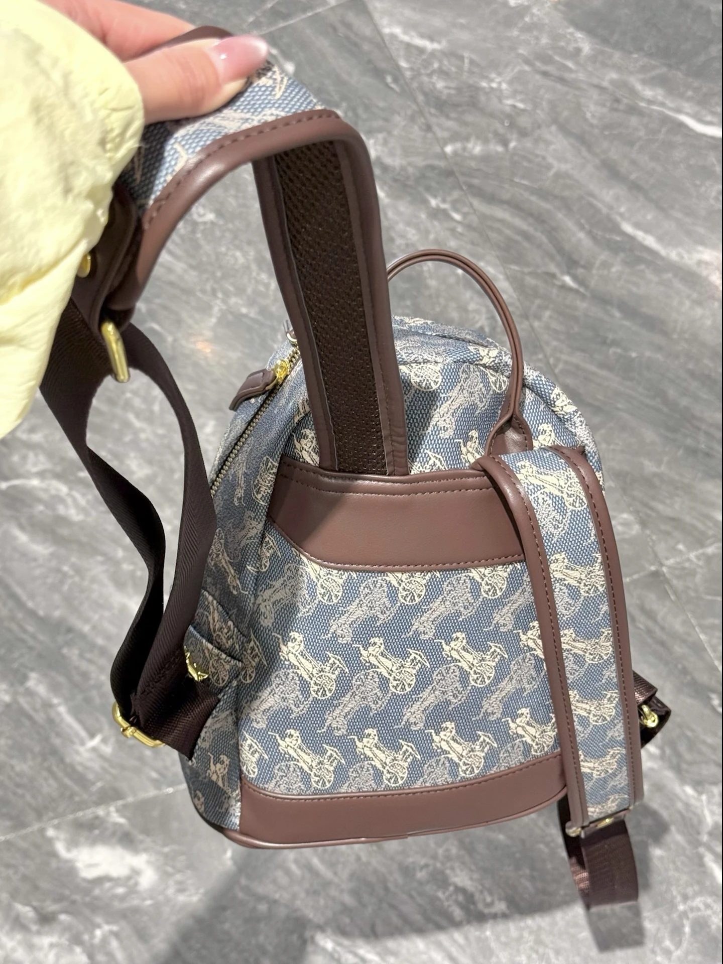 fashionable-lightweight-retro-carriage-print-women's-backpack-commuter-versatile-bag-amiciyah-brand-korean-style-cowhide-leather