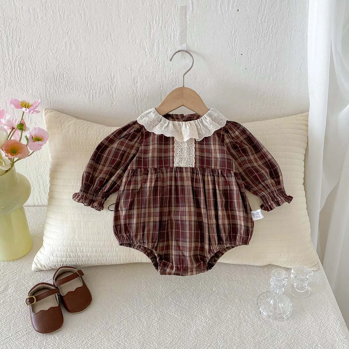 

Girls' Retro Plaid Fart Clothes Spring and Autumn Styles Stylish Lace Doll Collar Long Sleeved Baby Jumpsuit Crawling Clothes