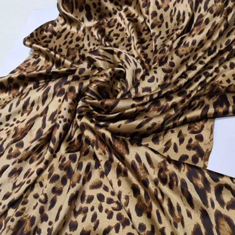 Leopard 100% Silk Fabric 19mm Crepe Charmeuse Fabric Glossy Qualified Breathable Material