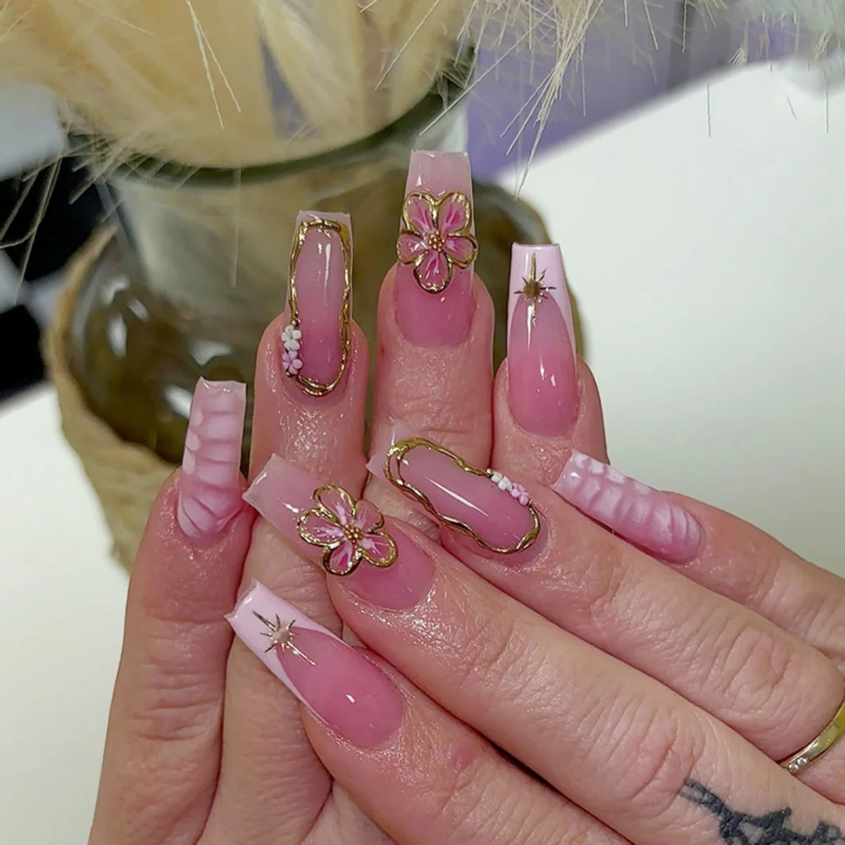 

24pcs Long Coffin False Nails Flower Design Pink Gradient Square Fake Nail French Simple Fashion Datachable Press on Nails Tips