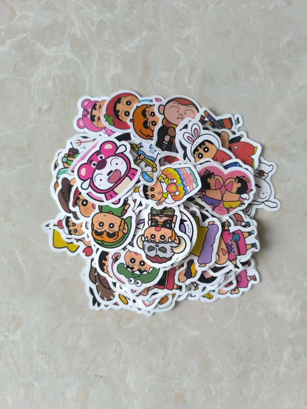 100PCS ไม่ซ้ําการ์ตูนน่ารัก Crayon Shin-Chan สติกเกอร์ส่วนบุคคลสร้างสรรค์ตกแต่งสติกเกอร์กันน้ํา Decals ของเล่นเด็ก