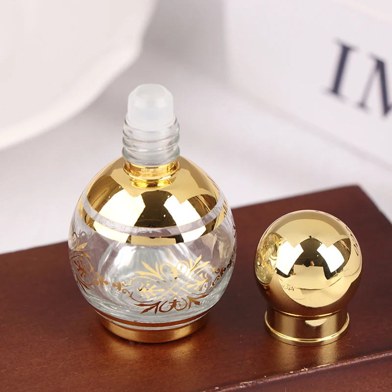 Bottiglia roll-on in oro da 15 ml Mini contenitore per olio essenziale in vetro Bottiglia di profumo portatile Bottiglia roll-on vuota in oro Modello casuale