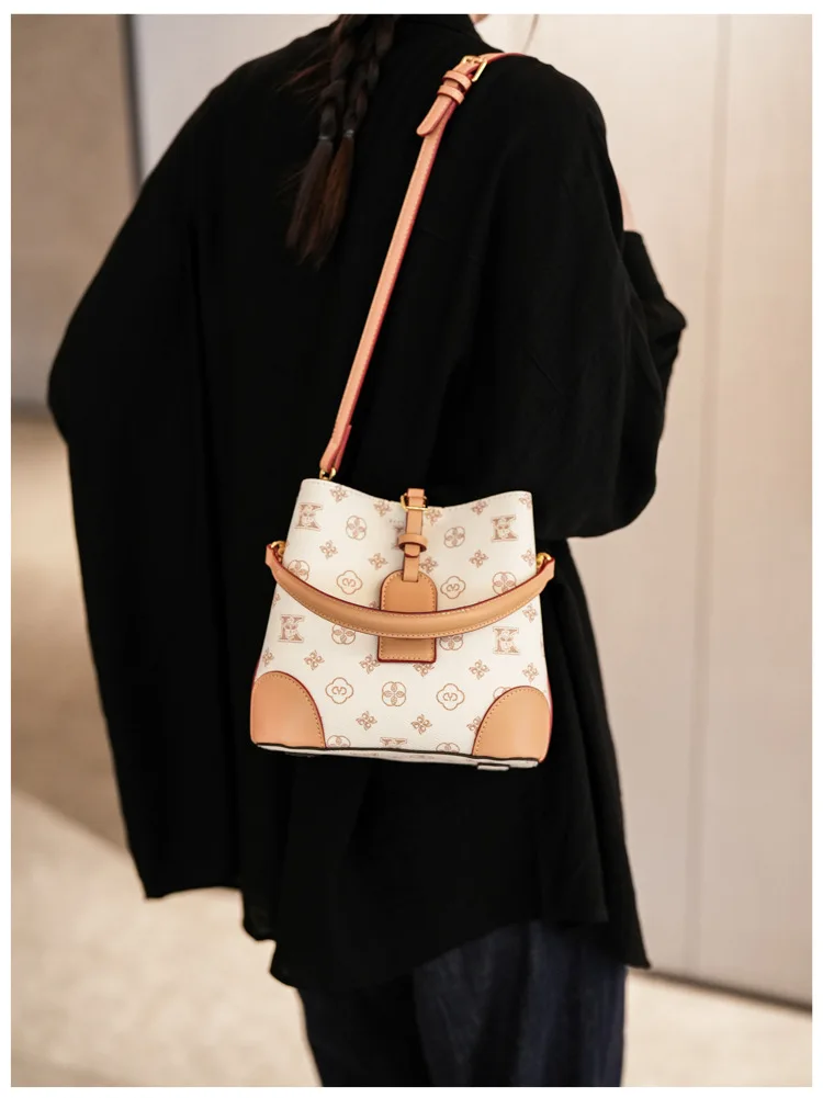 ‌ حقيبة دلو جديدة لعام 2025 - محفظة كروس/كتف واسعة، حقيبة يومية فاخرة للنساء، حقيبة يد عصرية ومتعددة الاستخدامات