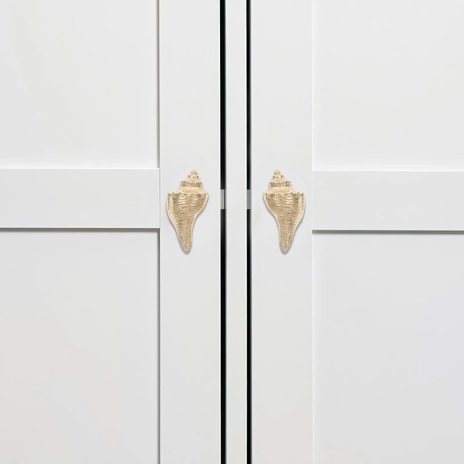 2Pcs Handcrafted Brass Conch Door Handles Ocean Theme Vintage Style Drawer Pulls for Beach Coastal Decor Rustic Cabinet