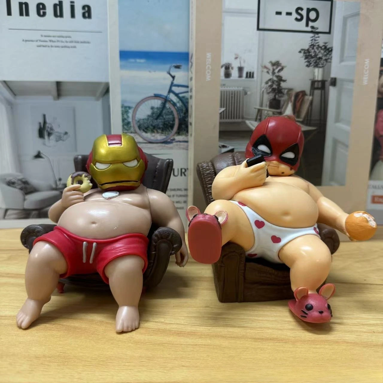 مجموعة Marvel Avengers Deadpool Iron Man Fat Boy، مجموعة لطيفة لسطح المكتب، زينة سيارة لمحبي الأطفال، هدايا ألعاب أعياد الميلاد