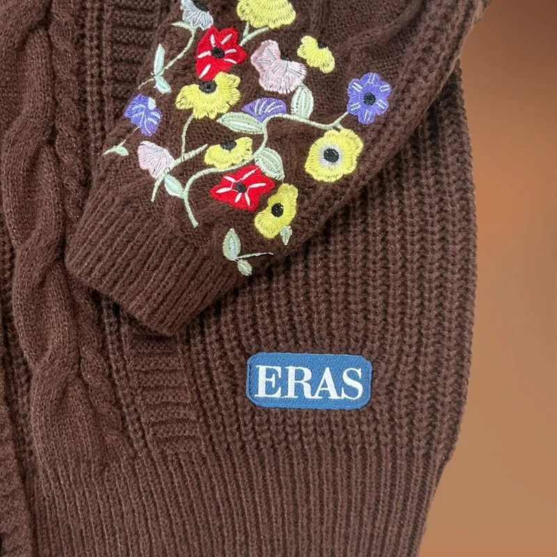 Cárdigan de gran tamaño Eras a la moda para mujer, suéter Vintage con bordado de flores de café oscuro Y2k para chica, cárdigan de punto con cuello en V para Otoño e Invierno