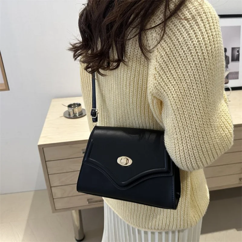 

Женская сумка-мессенджер из кожи в полоску ящерицы, элегантная, высококачественная, прочная, просторная, мягкая, в современном стиле ​