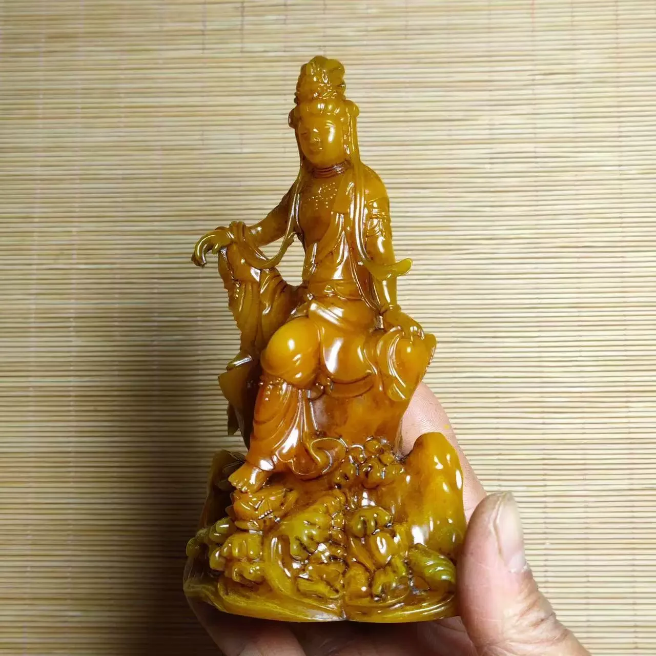 Chinese Shoushan Stone Jade Handmade Carved Statue Guanyin Buddha Statue