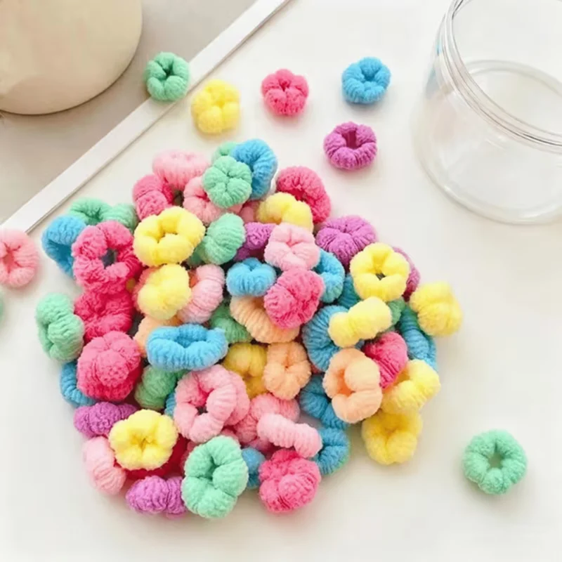 100 Stück Mini-Plüsch-Haargummis, geeignet für Welpen und Kätzchen. Bunte, superweiche und dehnbare Tierhaarschnur – Detail 3