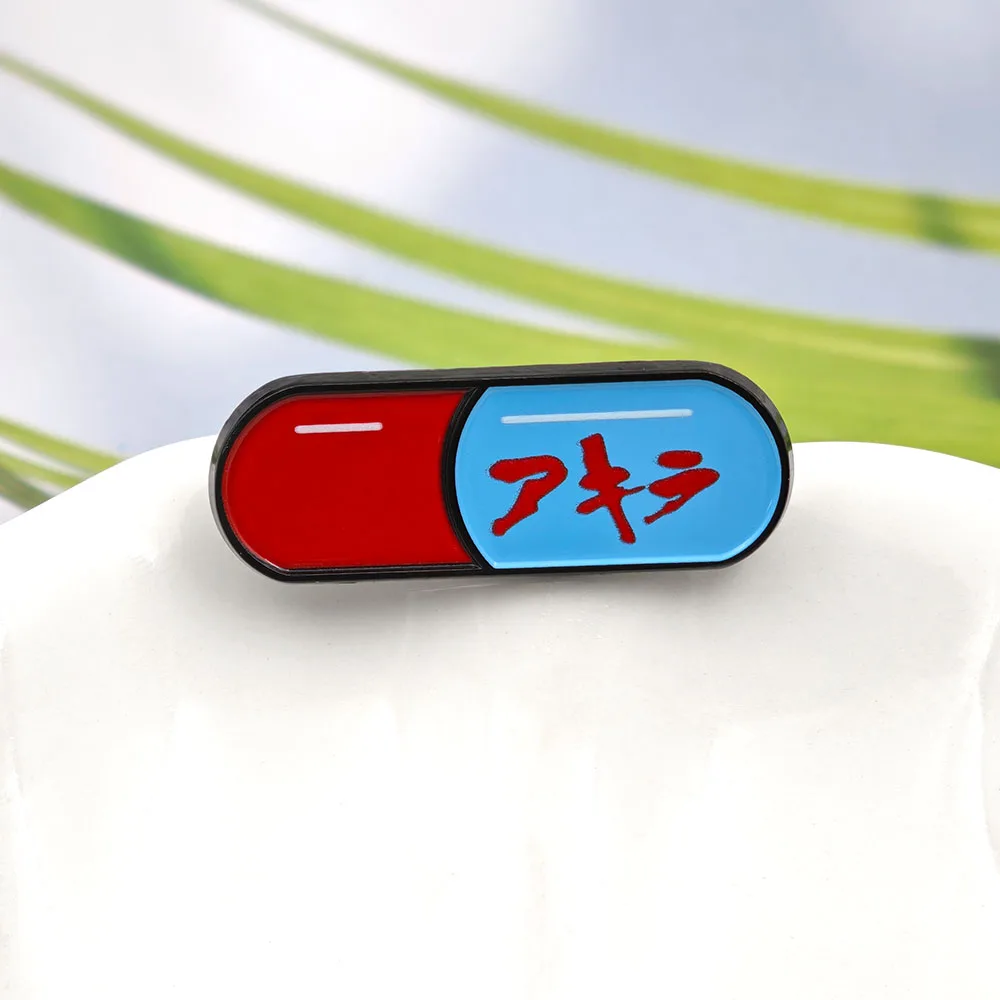 Akira Kapsel-Pillen Emaille-Pin Gut für die Gesundheit Schlecht für die Bildung Anime-Broschen Rot Blau Medizinische Anstecknadeln Geschenk für Punk-Fans – Detail 8