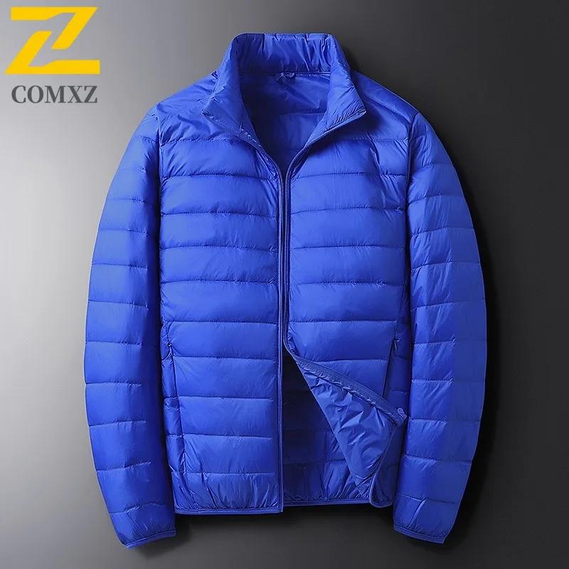 COMXZ Autunno Inverno New Fashion Stand Colletto Cappotto da uomo Piumino leggero Tendenza Casual Versatile Impermeabile Antivento 2025