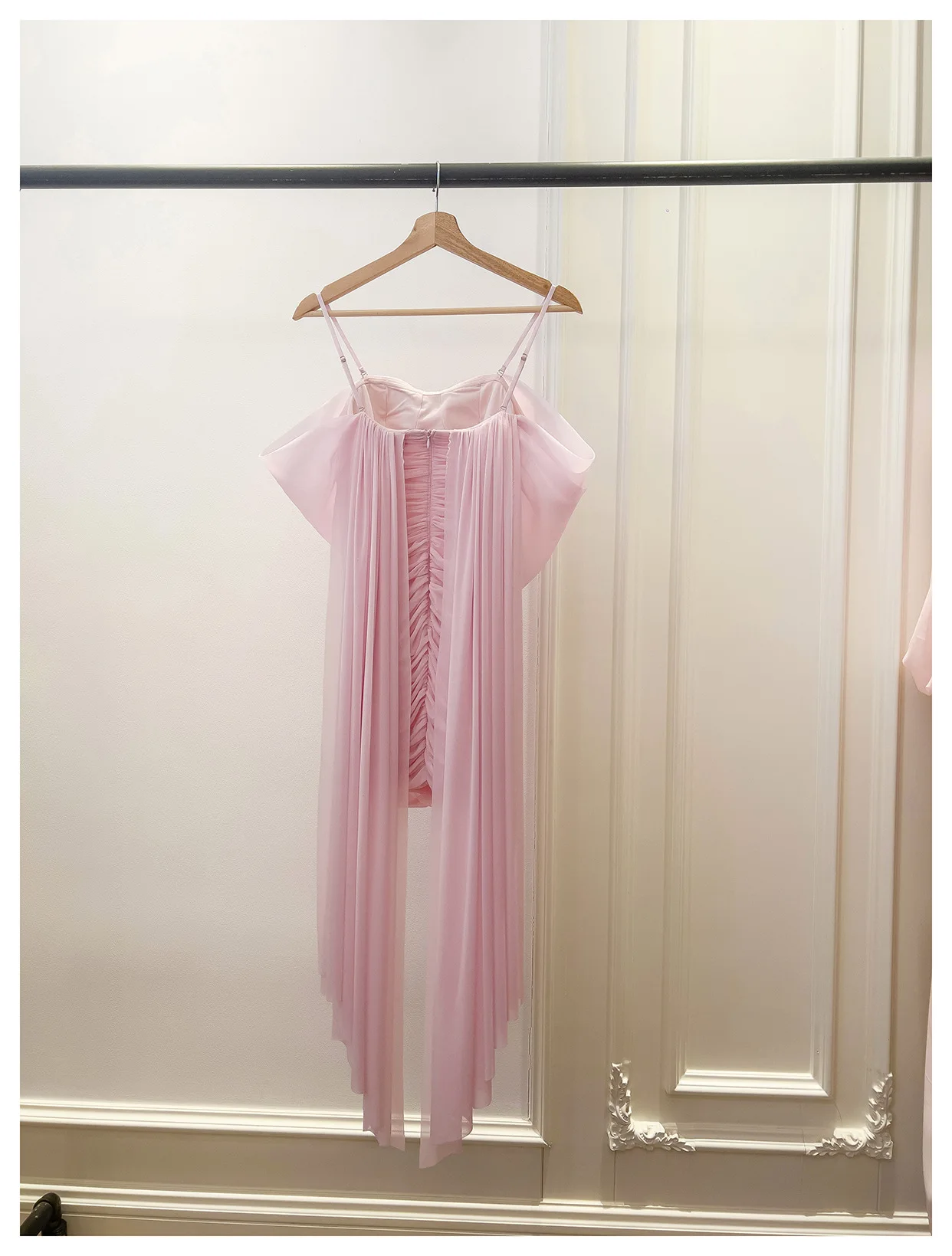   Sle début du printemps nouveau rose plissé une épaule minceur enveloppement moulante Dr taille haute mariage Par célébration