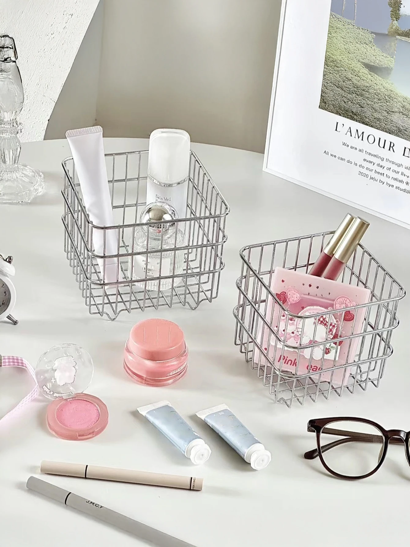 

Simple Home Iron Art Storage Basket Multi-Function Fruit Basket Lipsti Cosmetic Organizer Home Storage Utili Basket