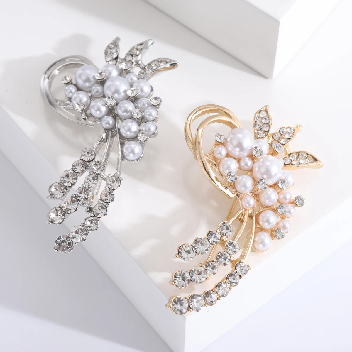 Pearl Flower Brooches For Women Unisex Rhinestone Bouquet Pins Beauty Office Party Friend Gifts Jewelry Accessories