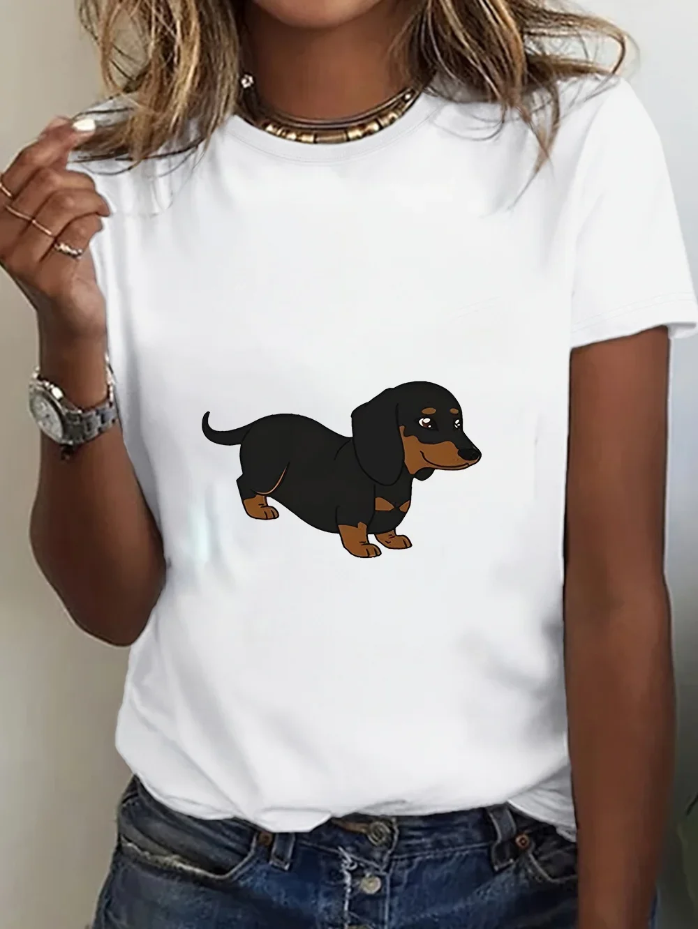 Camiseta divertida con diseño retro Y2K de un perro teckel kawaii con forma de corazón, ideal para el verano, con un estampado de dibujos animados, ropa de moda para mujer, estilo casual Y2K.