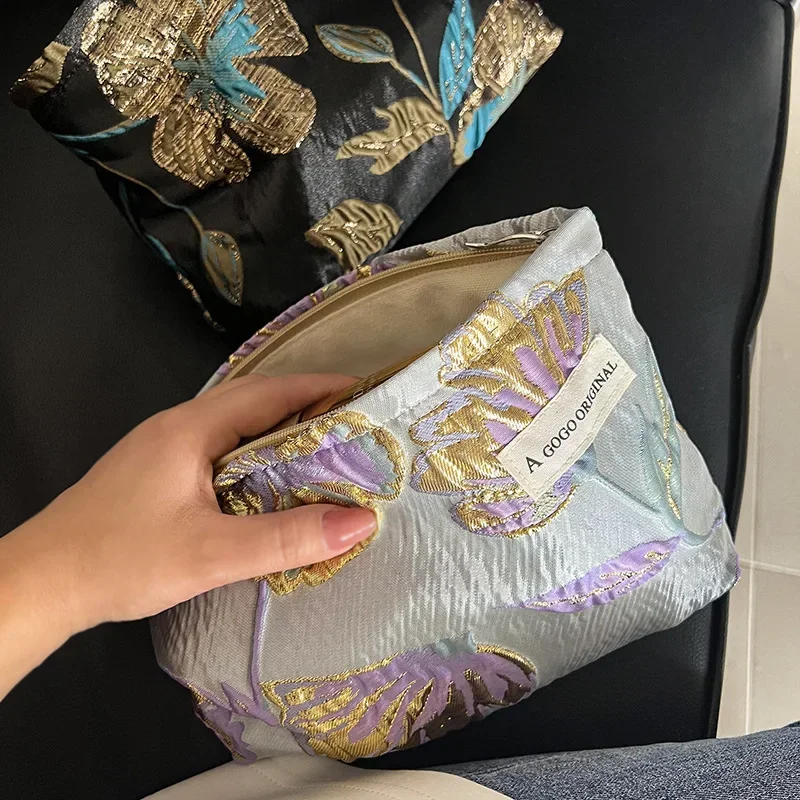 Vintage Blue Purple Flower Embroidery Fabric Cosmetic Bag Women Portable Large Capacity Makeup Bag Travel Storage Bag Organizer