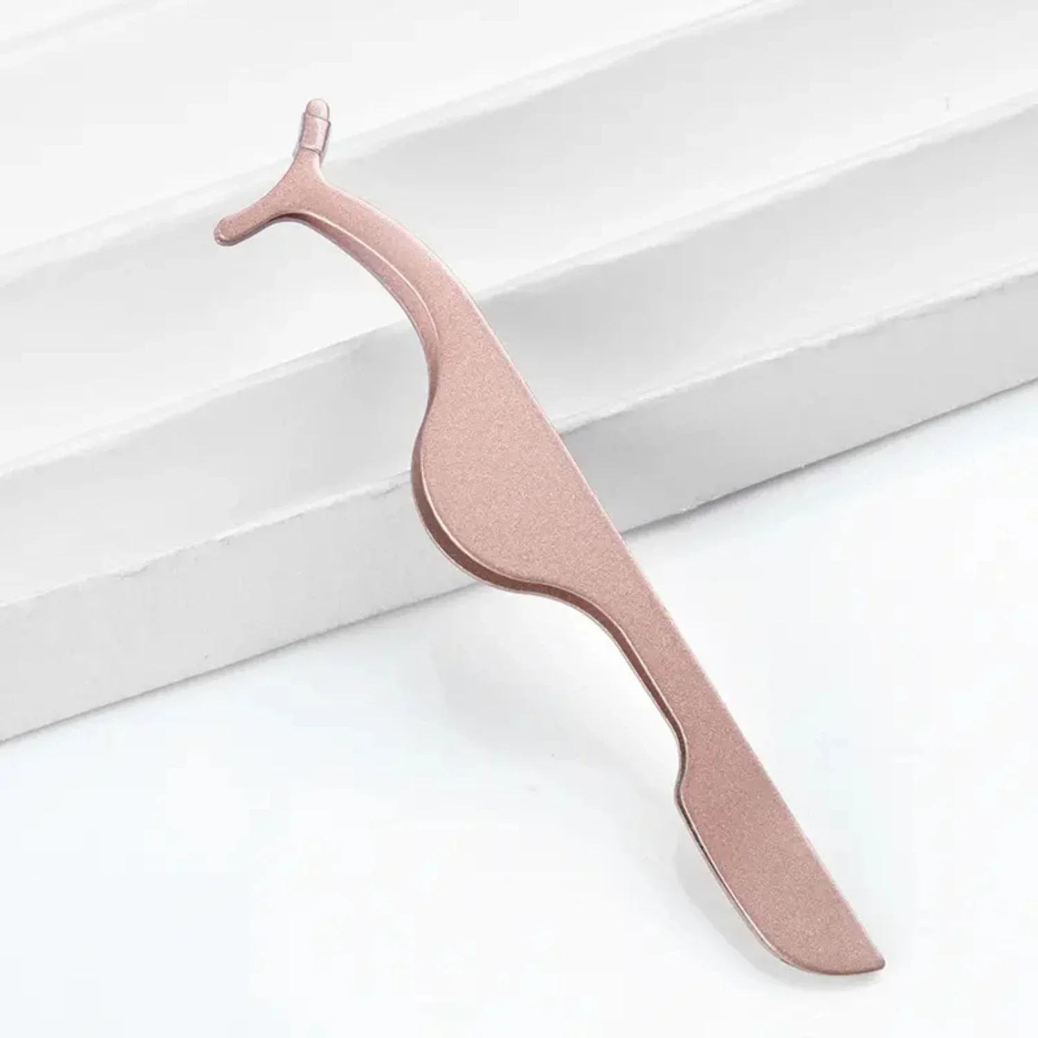 Stainless Steel One-piece Eyelash Application Tool for Easy and Precise False Eyelashes Placement, Must-have Makeup Accessory