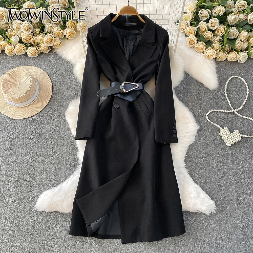 

TWOTWINSTYLE винтажные темпераментные куртки для женщин с лацканами и длинными рукавами, однотонная повседневная куртка с поясом, женская мода KJA549918