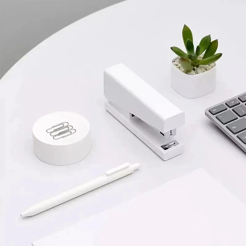 Desktop labor-saving stapler, office desktop stapler, easy to load, ergonomic for office desks, can deliver 1000 staples