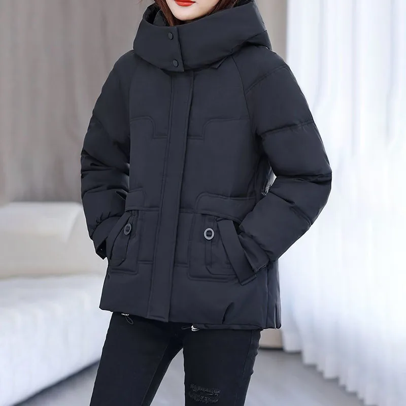 เสื้อแจ็คเก็ตผ้าฝ้ายบุใยสังเคราะห์สไตล์เกาหลีสำหรับผู้หญิง แบบสั้น มีฮู้ดถอดได้ อุ่นสบาย เหมาะสำหรับฤดูใบไม้ร่วงและฤดูหนาว เสื้อคลุมแฟชั่นสำหรับผู้หญิง