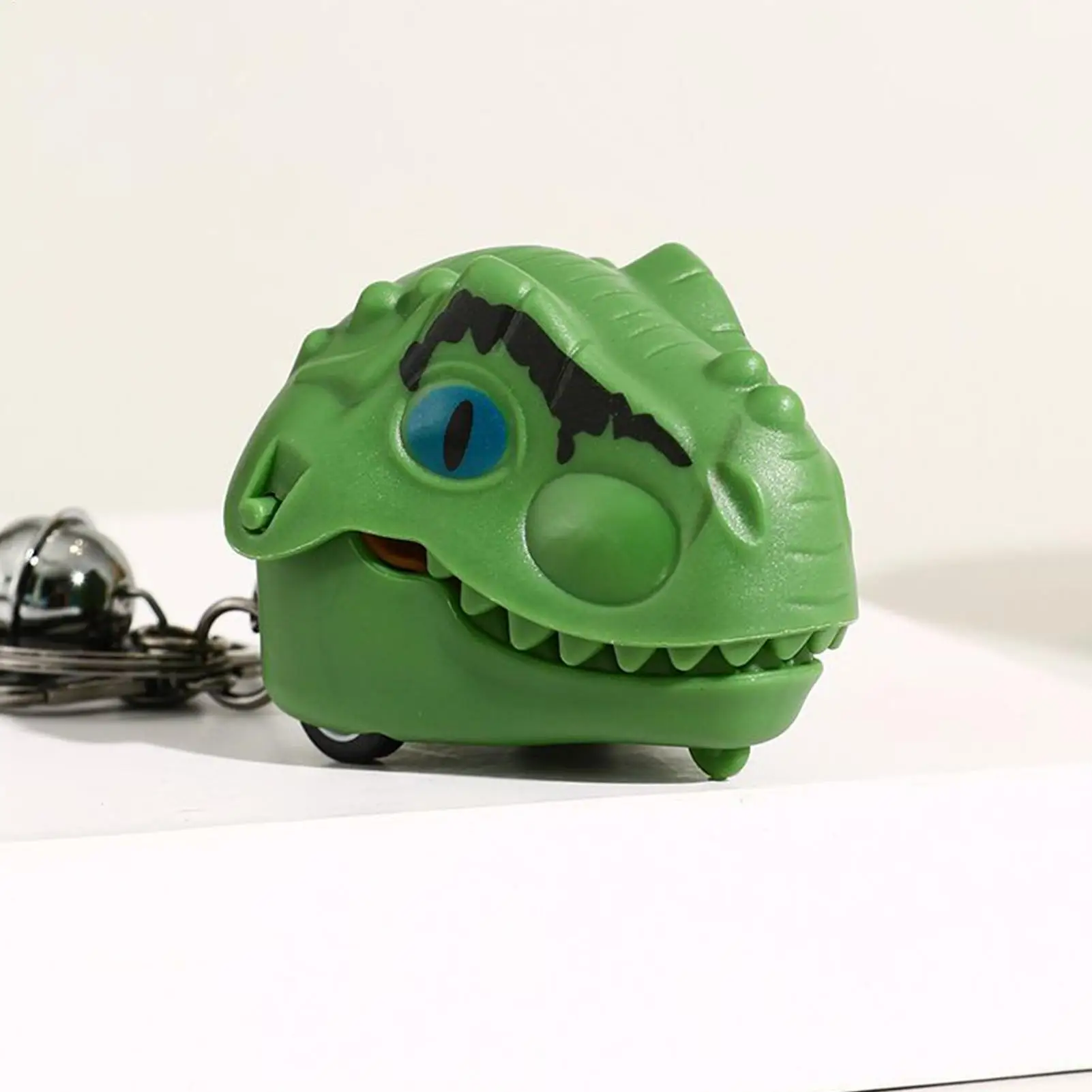 

Брелок с зубами аллигатора, игровой брелок для розыгрышей, интерактивный брелок с кусающим пальцем динозавра, игрушка для детей, малышей, подростков, семейная вечеринка