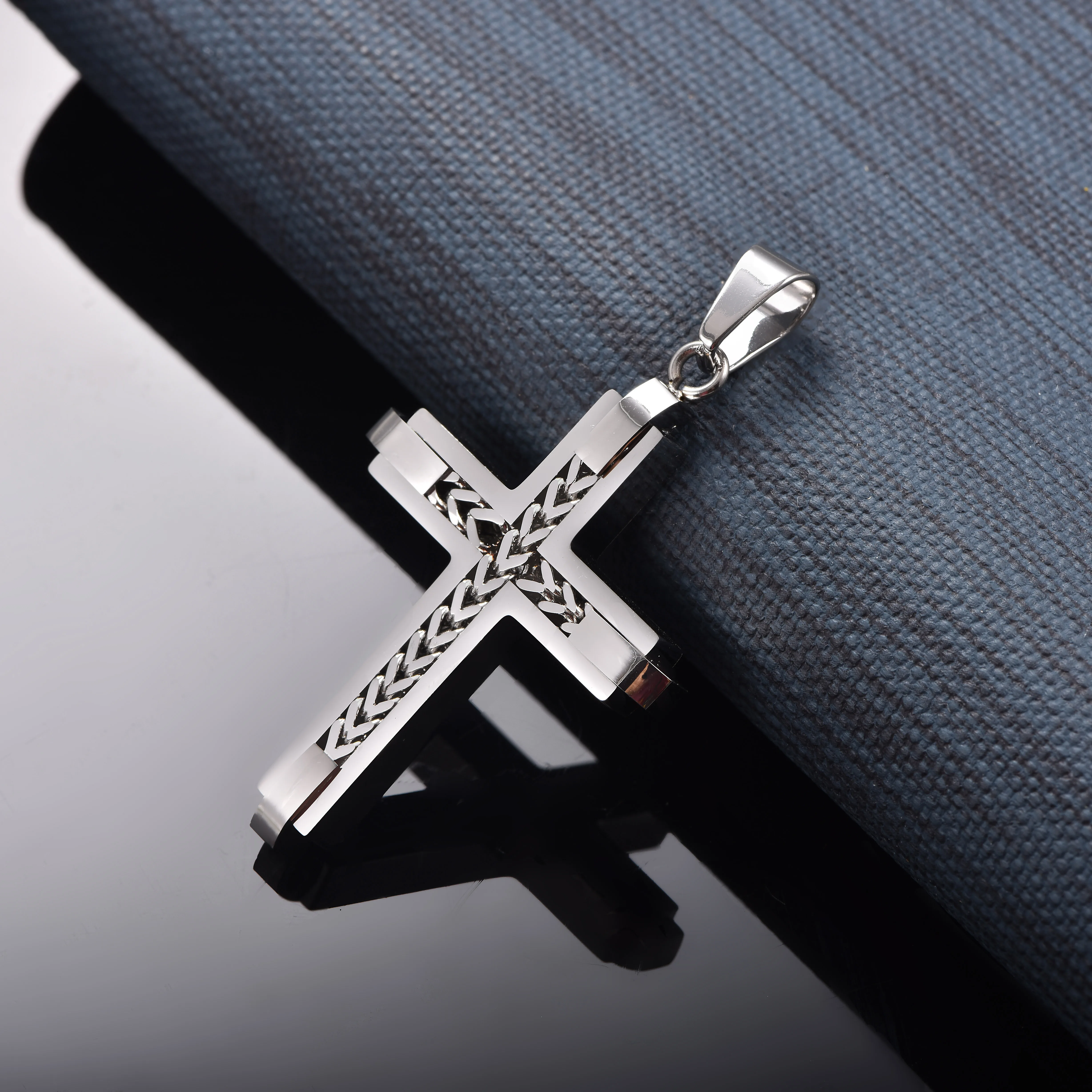 Vintage Edelstahl Hohlgeflochtener Kreuzanhänger Halskette Zweifarbige Religiöse Kreuzkette Männlicher Gebetsschmuck Geschenk – Detail 4