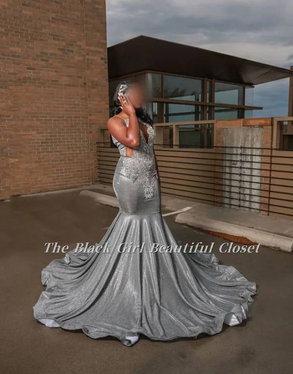 カスタムメイド 2025 ブラックガールズ シルバーグレー プロムドレス ラウンドネック チュール スタッズ付き ゴージャス ラグジュアリー ジェムストーンカラー クリスタルビーズ
