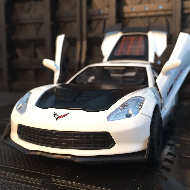 Modèle de voiture en alliage Chevrolet Corvette ZR1, cadeau, jouet acousto-optique pour enfants, porte et capot, coffre pouvant être ouvert, 1:32