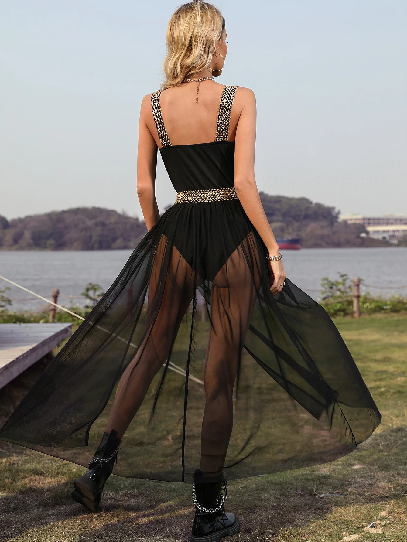 فستان نسائي على الطراز القوطي شبكي شفاف من الدانتيل والخصر وضيق بفتحة جانبية