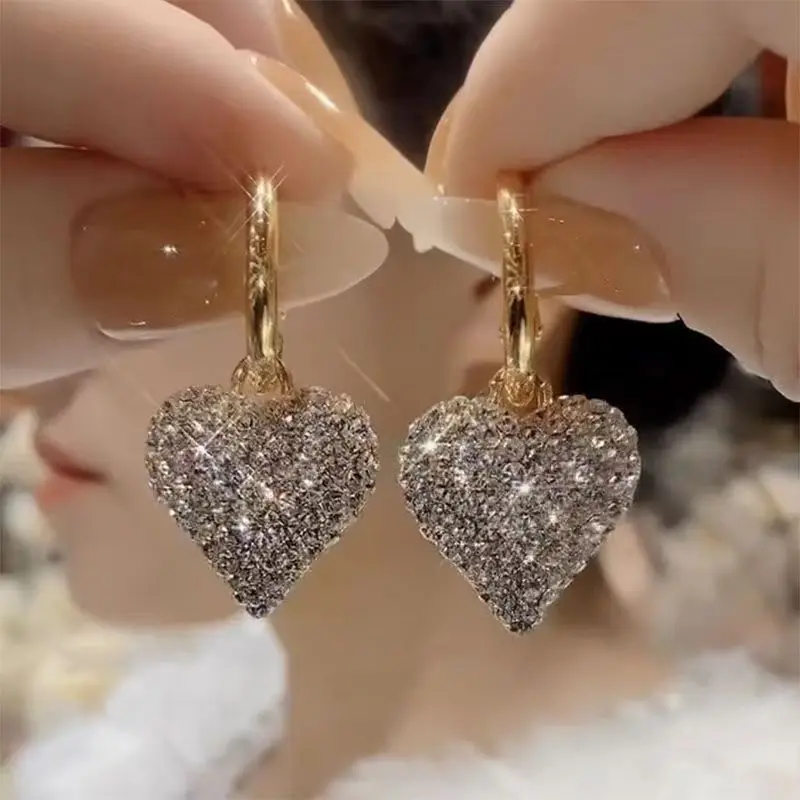 New Arrival Drop Earrings Fashion Classic Heart Women Dangle Earrings Simple Female Love Earrings Light Luxury  Elegant Jewelry