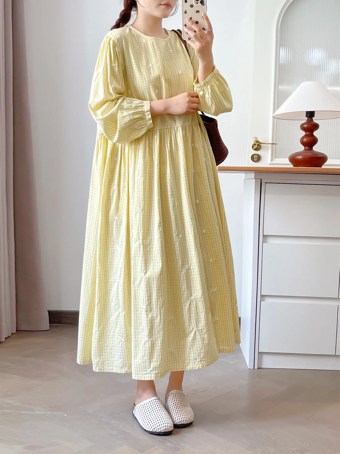 สาวญี่ปุ่น Mori Vintage ลายสก๊อตดอกไม้เย็บปักถักร้อยผ้าฝ้ายเสื้อผู้หญิงฤดูใบไม้ร่วงใหม่ O-คอยาวแขนยาวลําลองหลวมชุด Midi