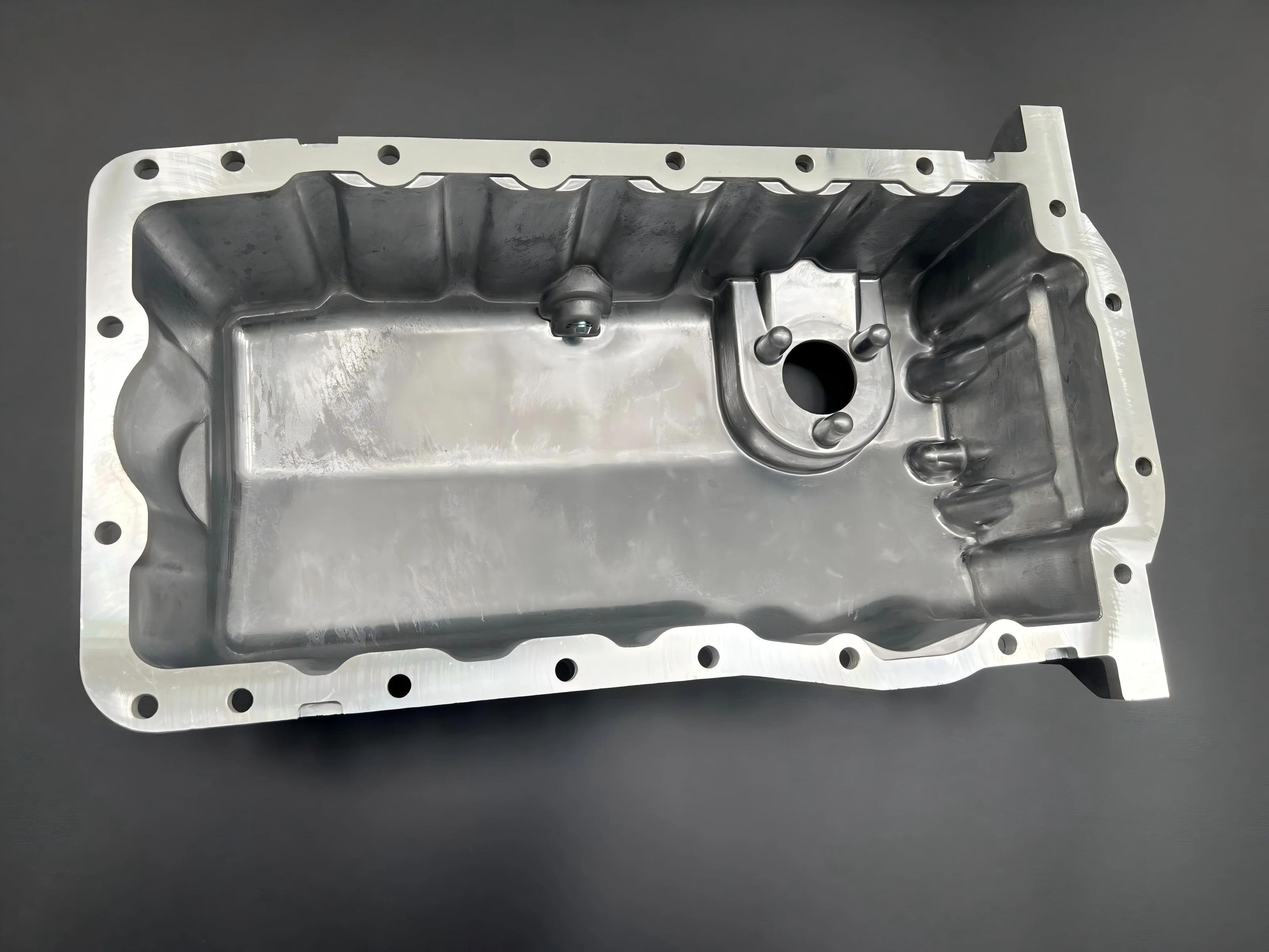 

Oil Pan Suitable for Seat Toledo, Volkswagen Golf, Polo, Sharan, and Bora Models. Part Number: 038103601N, 038103603N