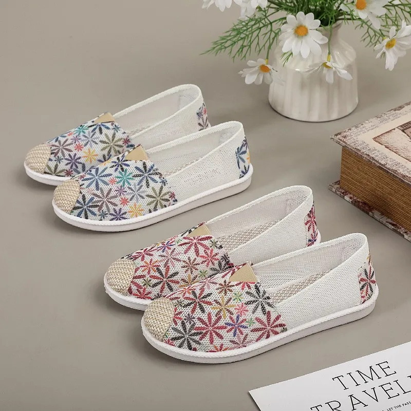 

Модные женские кроссовки: легкие, удобные, дизайнерские спортивные туфли для женщин