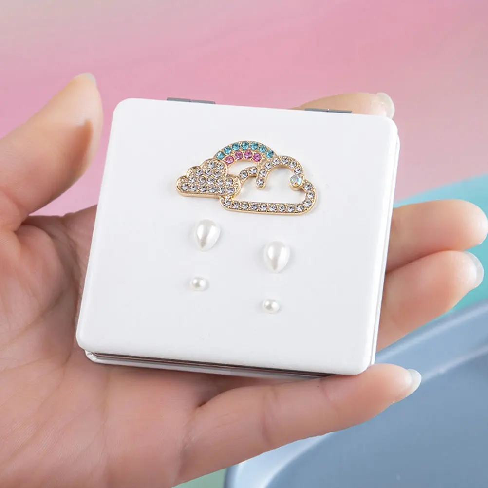 Kleine opvouwbare draagbare dubbelzijdige make-upspiegel Compacte metalen reistasspiegel Lichtgewicht ontwerp