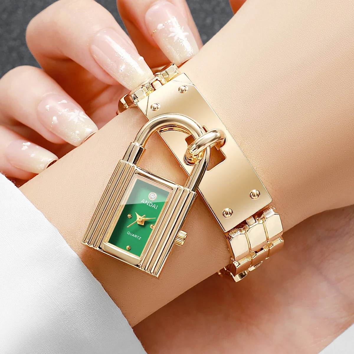 Unique Lock Design Women Quartz Watch Golden Bracelet Strap Ladies Dress Wristwatches Clock Gift Relogio Feminino（Without Box)