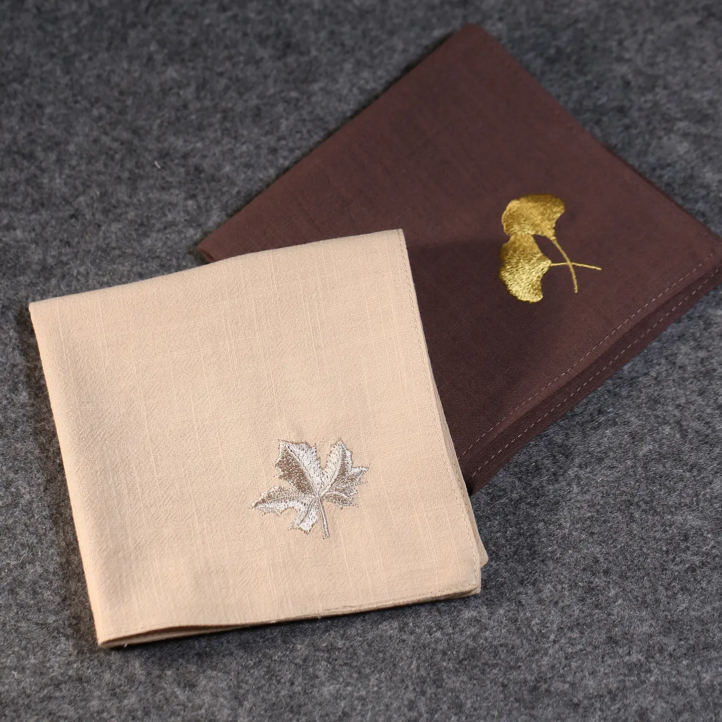 Traditional Chinese Style Embroidered Maple Leaf Ginkgo 100% Cotton Double Layer Sweat Absorbent Handkerchief Nice Gift For Dail